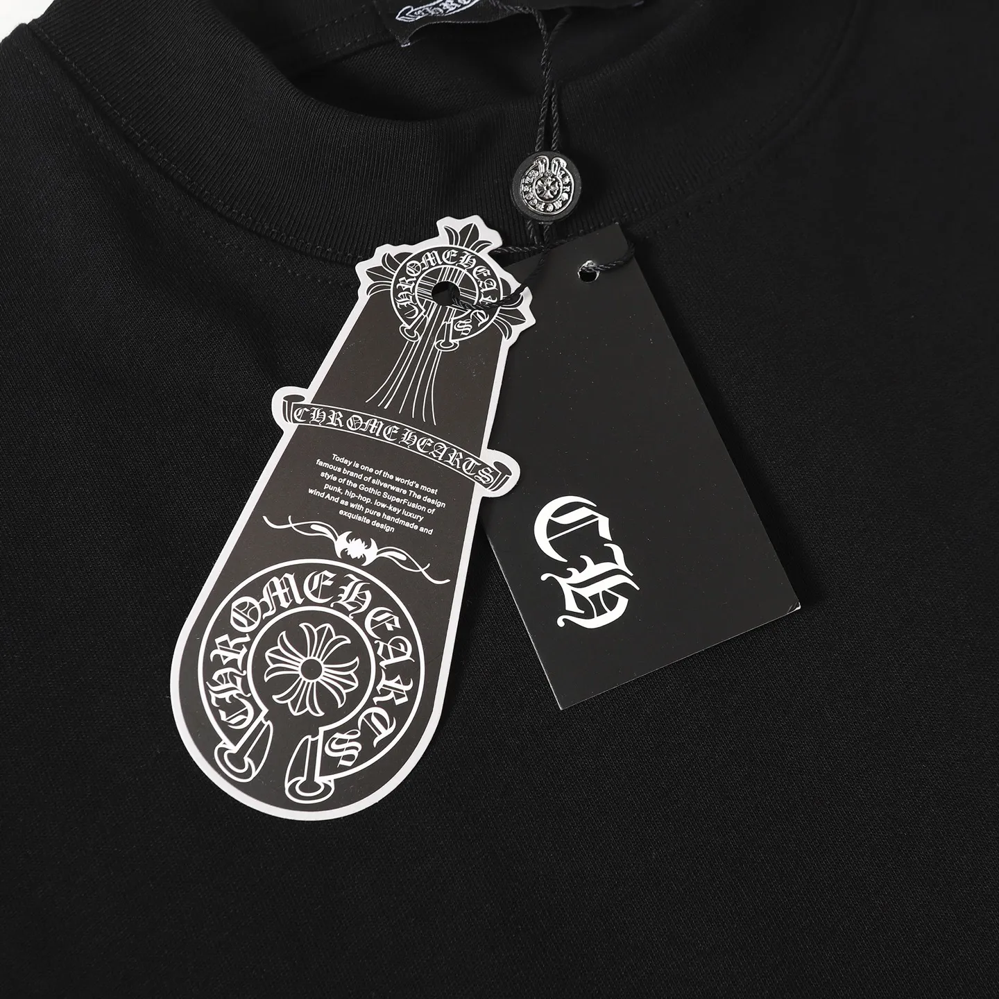 🅿️170 CHROME HEARTS/Chrome Heart CH starry cross printed short-sleeved T-shirt The fabric is made of 280g heavy combed cotton, customized with 32 count 1*1 threads. The ready-made garments are washed twice. The fabric is comfortable and skin-friendly without any strange feeling. Custom-dyed fabrics with high textile density, good drape and not easy to deform. The thick texture and compact spinning process will not affect the breathability of the fabric. The color saturation is very high. Imported digital direct-injection printing technology. A versatile and good-looking short sleeve. The loose fit covers the flesh and looks slim. Color: black, white Size: XS-L